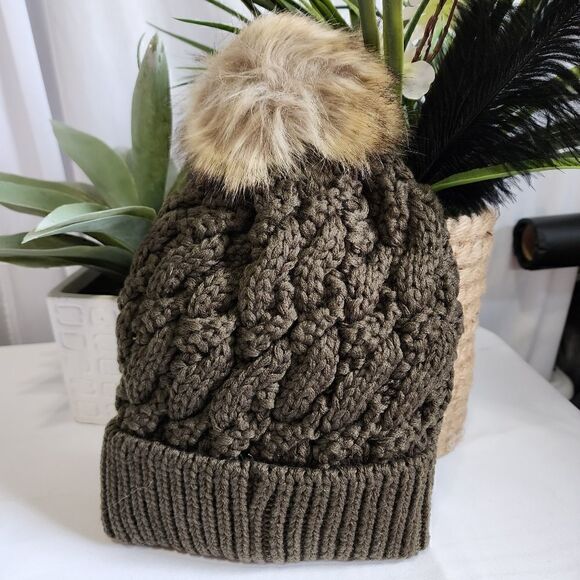 Trendy warm beanie knit hat with pom pom from C.C brand - Picture 3 of 3
